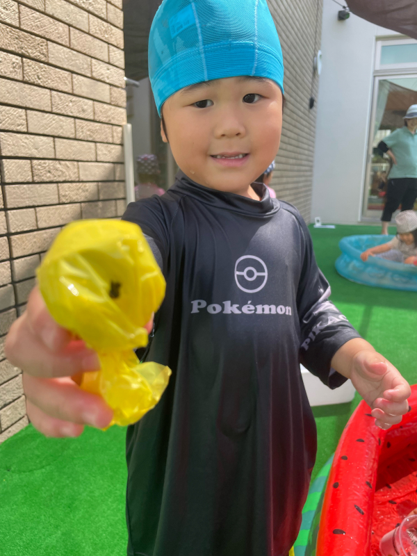 二歳児さん・満三歳児クラスさん水遊びをしました!