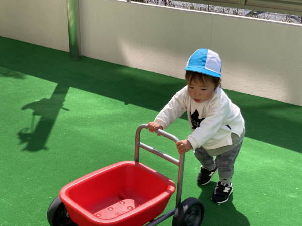 1歳児クラスの給食が始まりました。
