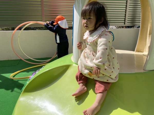 1歳児クラスの給食が始まりました。