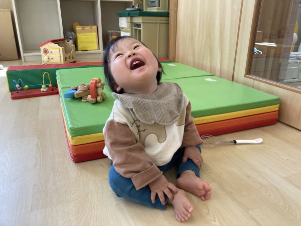 1歳児クラスの給食が始まりました。