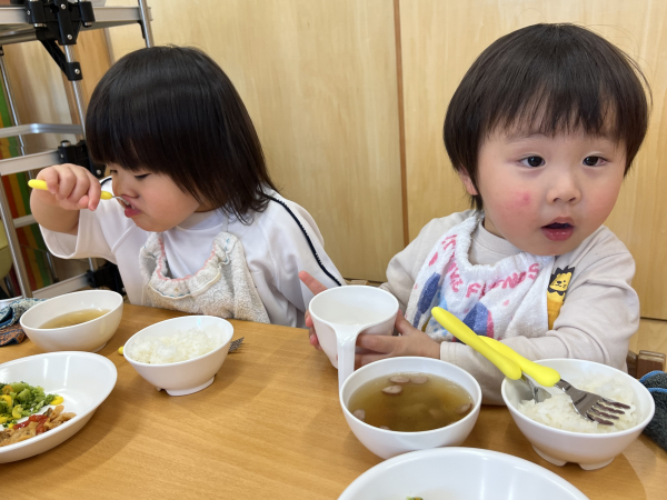 なんでも食べるよ!りすぐみさん