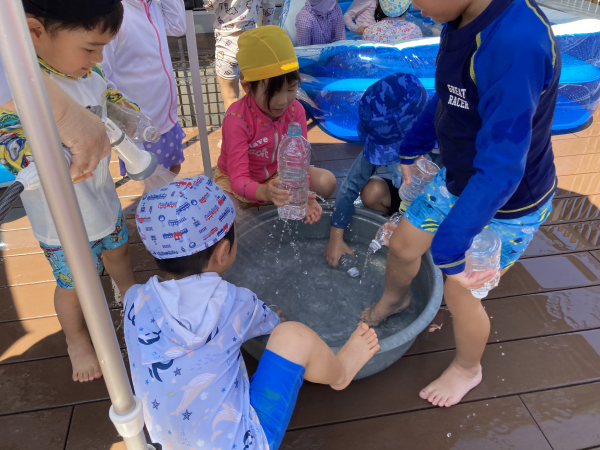 おひさまキッズ 水遊び気持ちいいね