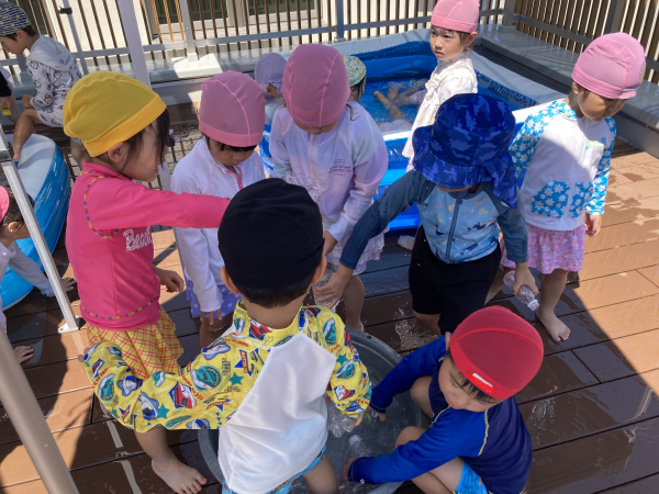 おひさまキッズ 水遊び気持ちいいね