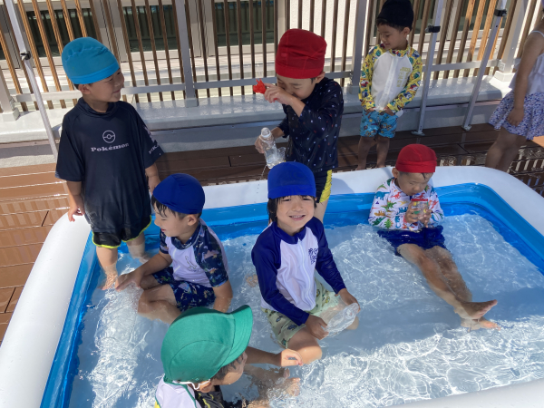 おひさまキッズ 水遊び気持ちいいね