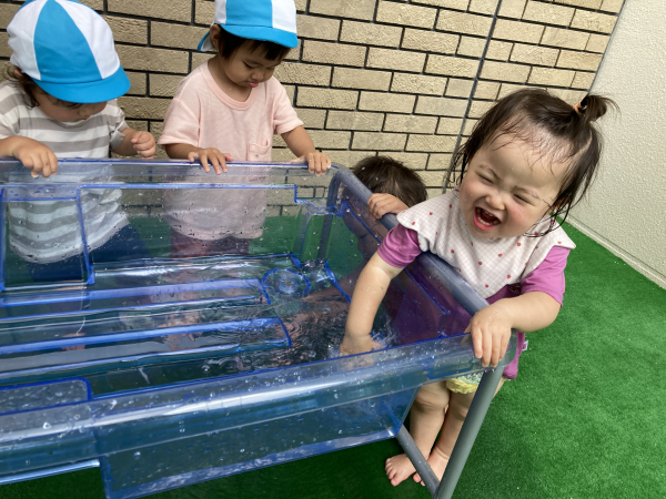 1歳児クラス 大好きな水遊び