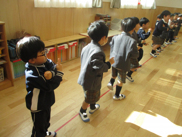 お友達に踊りを披露したよ！